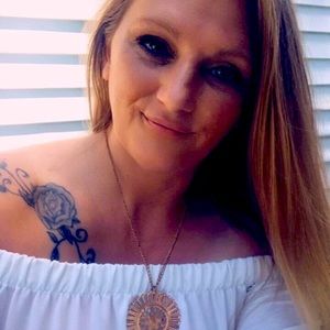 Meet your Posher, Cassandra